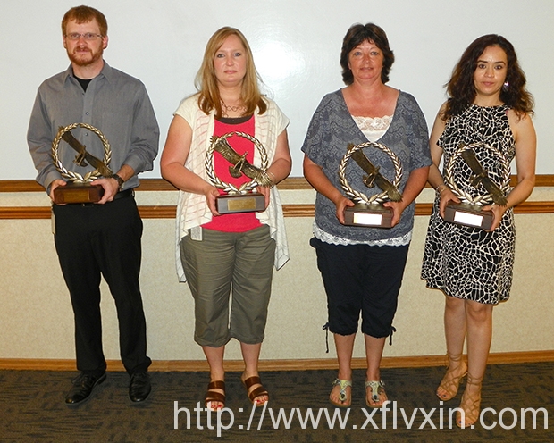 鮑德溫的員工授予CLARCOR成就獎